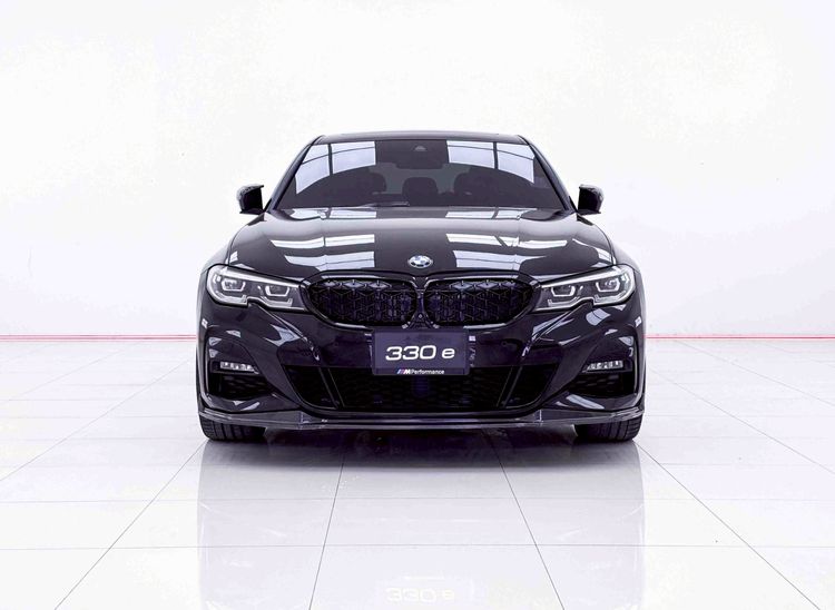 BMW Series 3 2020 330e Sedan ปลั๊กอินไฮบริด (PHEV) ไม่ติดแก๊ส เกียร์อัตโนมัติ ดำ รูปที่ 3