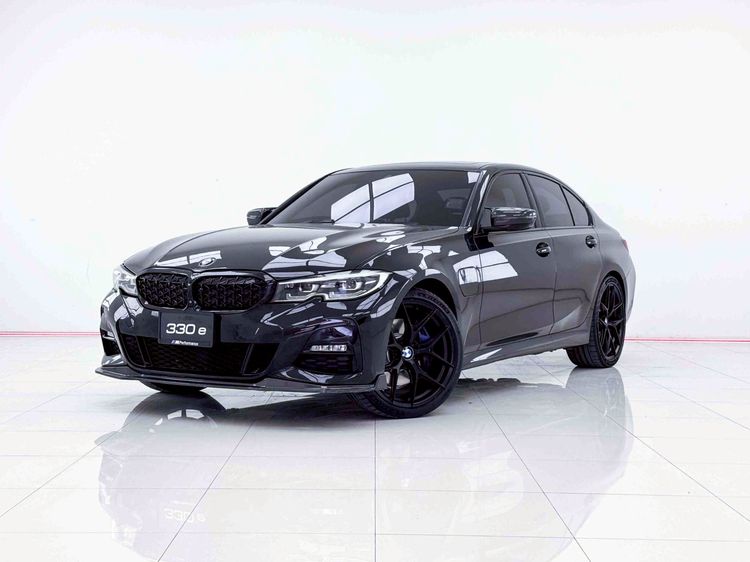 รถ BMW Series 3 330e สี ดำ
