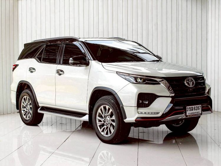 Toyota Fortuner 2022 2.4 Leader V 4WD Utility-car ดีเซล ไม่ติดแก๊ส เกียร์อัตโนมัติ ขาว