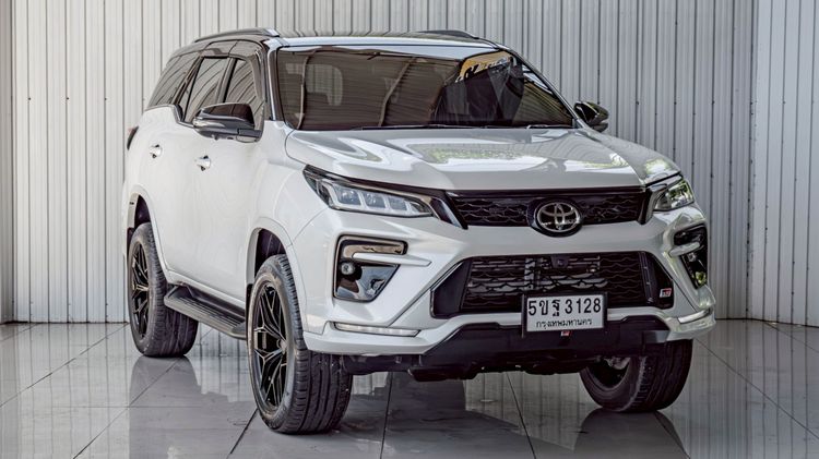Toyota Fortuner 2020 2.4 Legender Black Top Utility-car ดีเซล ไม่ติดแก๊ส เกียร์อัตโนมัติ ขาว