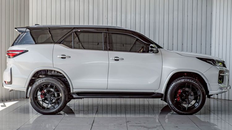 Toyota Fortuner 2020 2.4 Legender Black Top Utility-car ดีเซล ไม่ติดแก๊ส เกียร์อัตโนมัติ ขาว รูปที่ 3