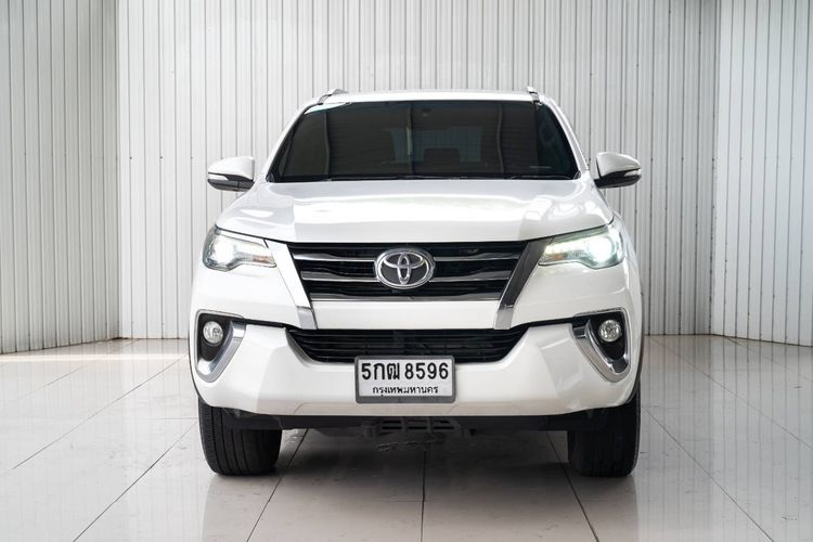 Toyota Fortuner 2016 2.4 V Utility-car ดีเซล ไม่ติดแก๊ส เกียร์อัตโนมัติ ขาว รูปที่ 2