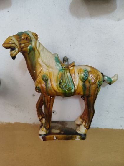 เซรามิคเก่า ม้าสามสีศิลปะราชวงศ์ถัง (Tang Sancai) ขนาด 7x7 นิ้ว
