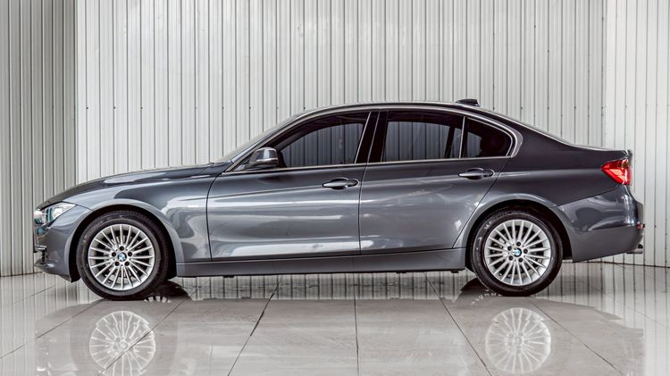 BMW Series 3 2015 320i Sedan เบนซิน ไม่ติดแก๊ส เกียร์อัตโนมัติ เทา รูปที่ 2