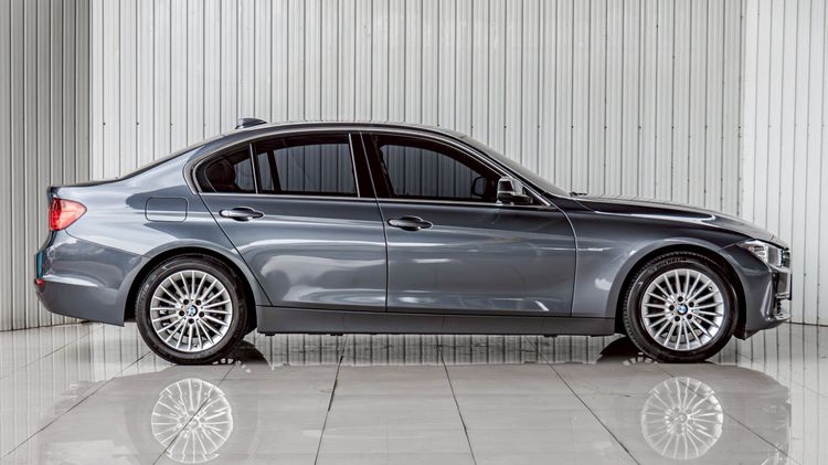 BMW Series 3 2015 320i Sedan เบนซิน ไม่ติดแก๊ส เกียร์อัตโนมัติ เทา รูปที่ 3