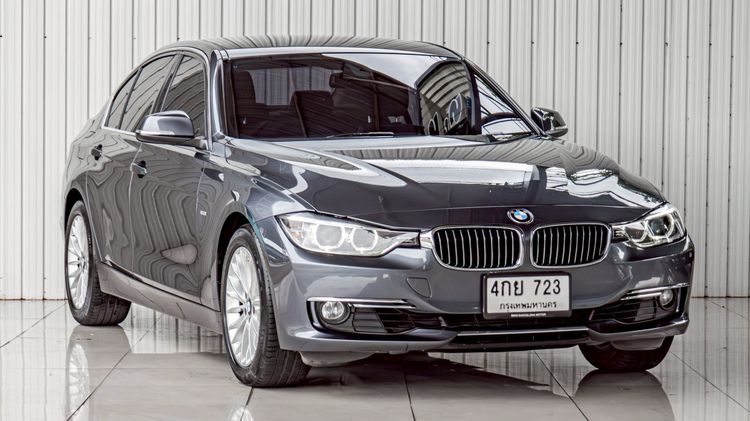 รถ BMW Series 3 320i สี เทา