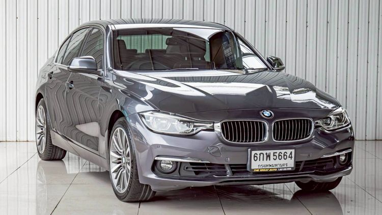รถ BMW Series 3 330e สี เทา