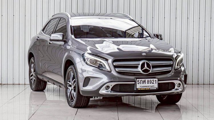 รถ Mercedes-Benz GLA-Class GLA200 สี เทา