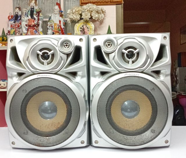 ลงขายหลายรายการ ตู้ลำโพง JBL รุ่นJ50 เป็นลำโพง 2 ทางดอก 5 นิ้ว แหวน 2.5 นิ้ว สภาพดอกลำโพงสวยยังใหม่อยู่ มีตำหนิด้านหลังตู้ไม่สวย คู่ละ 1900 และยังมีลำโพงอีกหลายชุดด้านในเลื่อนดูรูปได้ สินค้า อยู่ ที่ สุโขทัย โทร โทร 089-858-6828 รูปที่ 8