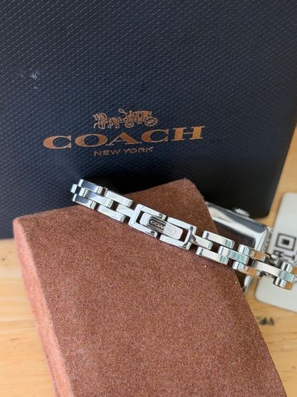 COACH Swiss Made รุ่นวินเทจ ทรงสี่เหลี่ยมจัตุรัส Square Watch รหัสโมเดล 0202 รูปที่ 5