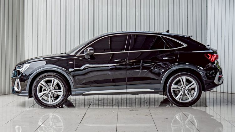Audi Audi Q3  2022 2.0 TFSI AWD Utility-car เบนซิน ไม่ติดแก๊ส เกียร์อัตโนมัติ ดำ รูปที่ 4