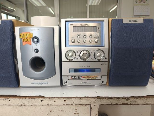 ขายมินิคอมโป aiwa300w สนใจ0848285351