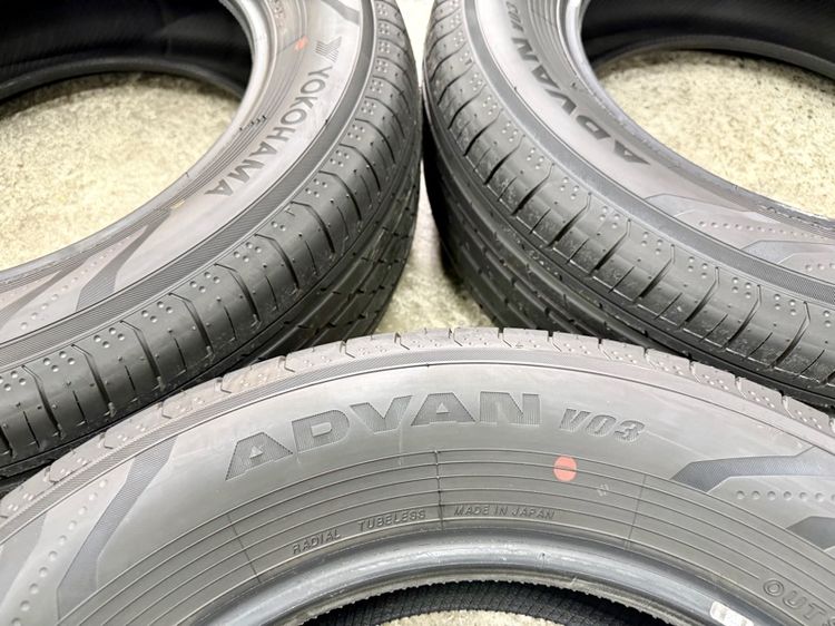 ยางถอดป้ายแดงขอบ 17” ยี่ห้อ YOKOHAMA รุ่น ADVAN V03 ขนาด 225-65R17 ปี 26 MADE IN JAPAN สีเส้นตุ่มหน้ายางยังอยู่ครบ รูปที่ 2
