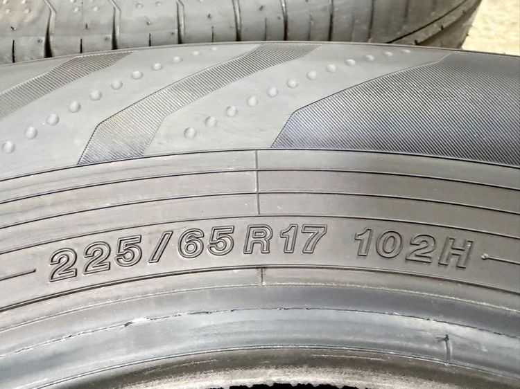ยางถอดป้ายแดงขอบ 17” ยี่ห้อ YOKOHAMA รุ่น ADVAN V03 ขนาด 225-65R17 ปี 26 MADE IN JAPAN สีเส้นตุ่มหน้ายางยังอยู่ครบ รูปที่ 4