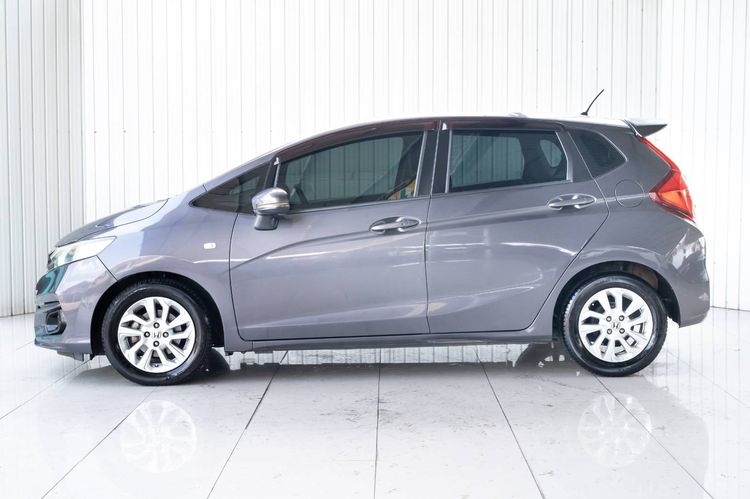 Honda Jazz 2017 1.5 V+ Sedan เบนซิน ไม่ติดแก๊ส เกียร์อัตโนมัติ เทา รูปที่ 2