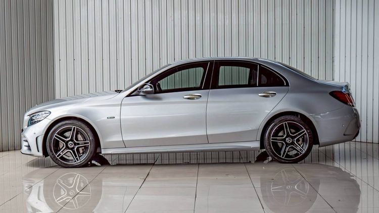 Mercedes-Benz C-Class 2021 C300e Sedan ปลั๊กอินไฮบริด (PHEV) ไม่ติดแก๊ส เกียร์อัตโนมัติ เทา รูปที่ 2