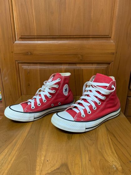 Converse Chuck Taylor สีแดงทรงสูงสภาพสวยๆพื้นเต็ม