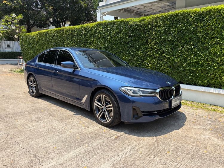 BMW Series 5 2021 530e Sedan ปลั๊กอินไฮบริด (PHEV) เกียร์อัตโนมัติ น้ำเงิน รูปที่ 3