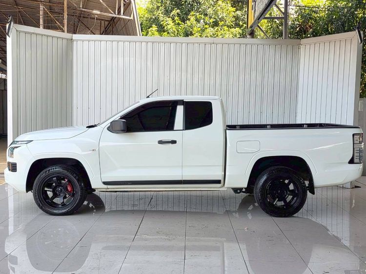 Mitsubishi Triton 2025 2.4 Active Pickup ดีเซล ไม่ติดแก๊ส เกียร์ธรรมดา ขาว รูปที่ 2