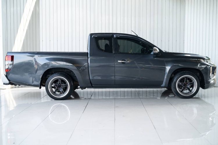 Mitsubishi Triton 2022 2.5 GLX Pickup ดีเซล ไม่ติดแก๊ส เกียร์ธรรมดา เทา รูปที่ 2