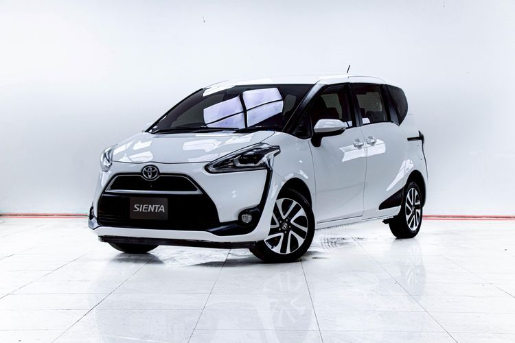 รถ Toyota Sienta 1.5 V สี ขาว