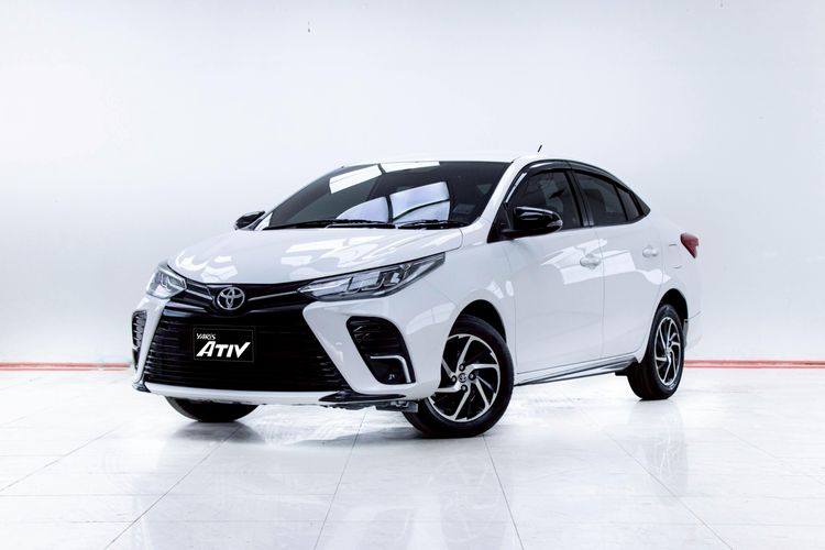 รถ Toyota Yaris ATIV 1.2 Sport สี ขาว