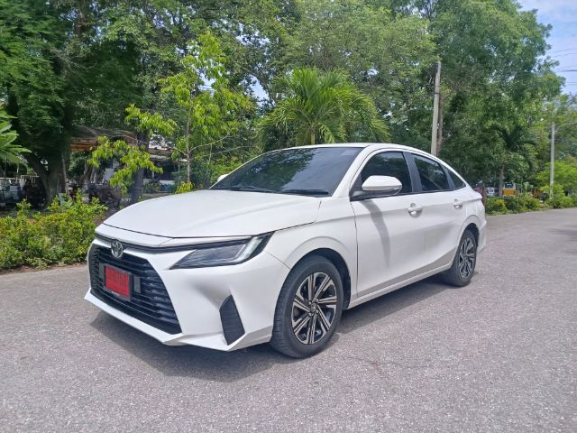 Toyota Yaris ATIV 2023 1.2 Smart Sedan เบนซิน ไม่ติดแก๊ส เกียร์อัตโนมัติ ขาว รูปที่ 4