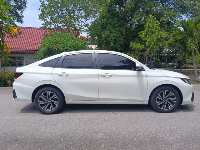 Toyota Yaris ATIV 2023 1.2 Smart Sedan เบนซิน ไม่ติดแก๊ส เกียร์อัตโนมัติ ขาว รูปที่ 3