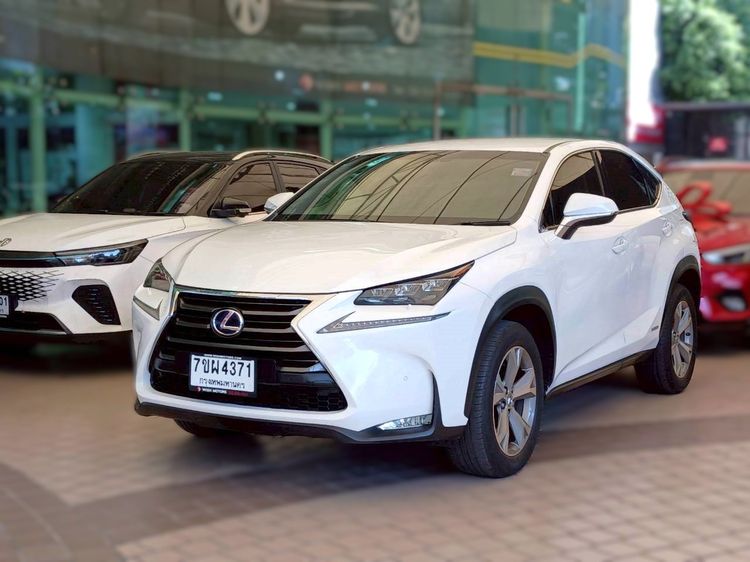 Lexus Nx300h 2015 2.5 Luxury Utility-car ไฮบริด ไม่ติดแก๊ส เกียร์อัตโนมัติ ขาว