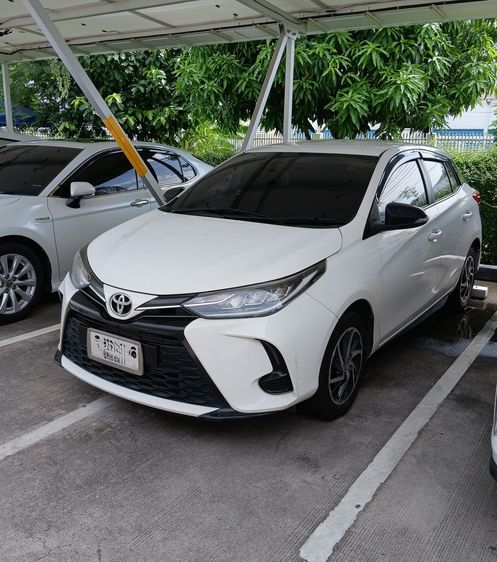 รถ Toyota Yaris 1.2 Sport Premium สี ขาว