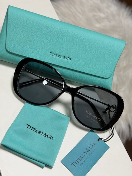 Tiffany Co. รุ่น TF4156 แว่นกันแดดผู้หญิงแบรนด์เนมสุดหรูที่โดดเด่นด้วยดีไซน์ทรงผีเสื้อ (Butterfly) มือหนึ่ง พร้อมอุปกรณ์