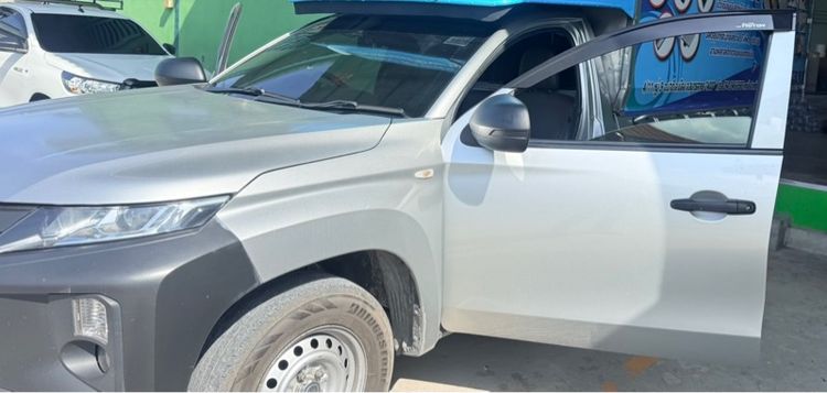 Mitsubishi Triton 2021 2.4 GL Pickup ดีเซล ไม่ติดแก๊ส เกียร์ธรรมดา เทา รูปที่ 2