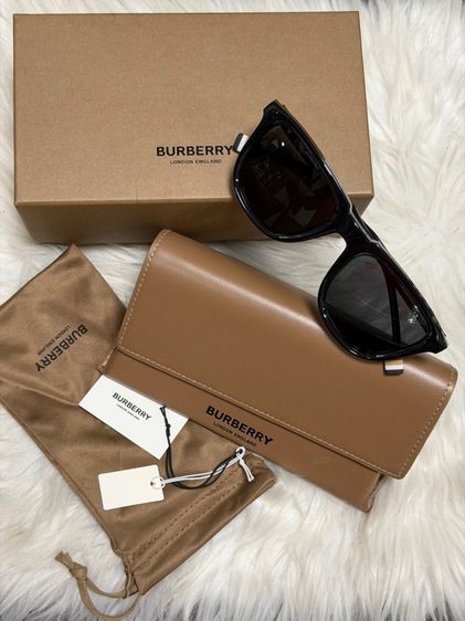 BURBERRY แว่นกันแดดผู้หญิงแบรนด์เนมสุดหรูที่โดดเด่นด้วยดีไซน์ มือหนึ่ง พร้อมอุปกรณ์