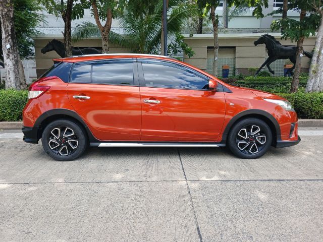 รถ Toyota Yaris 1.2 TRD Sportivo สี ส้ม