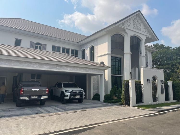 House for sale 206 SQW. 