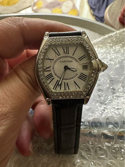 นาฬิกา Cartier รุ่น Roadster หน้าล้อมเพชร สายหนังสีดำ หน้าปัดกว้าง 31 มิล