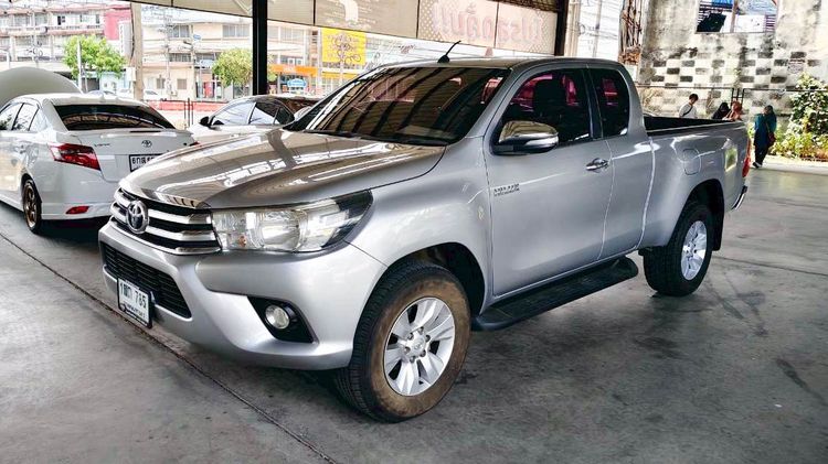 รถ Toyota Hilux Revo 2.4 E Prerunner สี บรอนซ์เงิน
