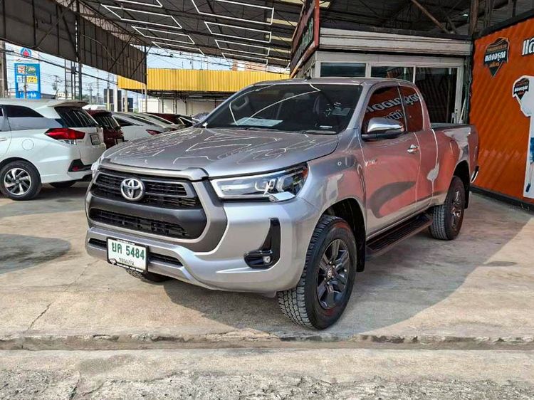 รถ Toyota Hilux Revo Smart Cab 2.4 Mid Prerunner สี บรอนซ์เงิน