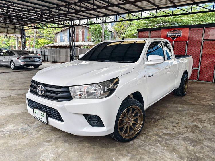 รถ Toyota Hilux Revo 2.4 J สี ขาว
