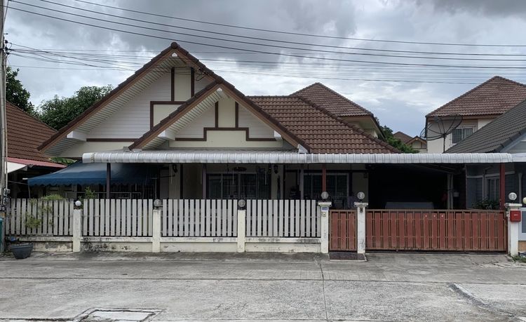 บ้านเดี่ยว 1 ชั้น บนเนื้อที่ 48.5 ตร.วา (หมู่บ้านแกรนด์เซ็นทรัลปาร์ค ติดถนนศุขประยูร)