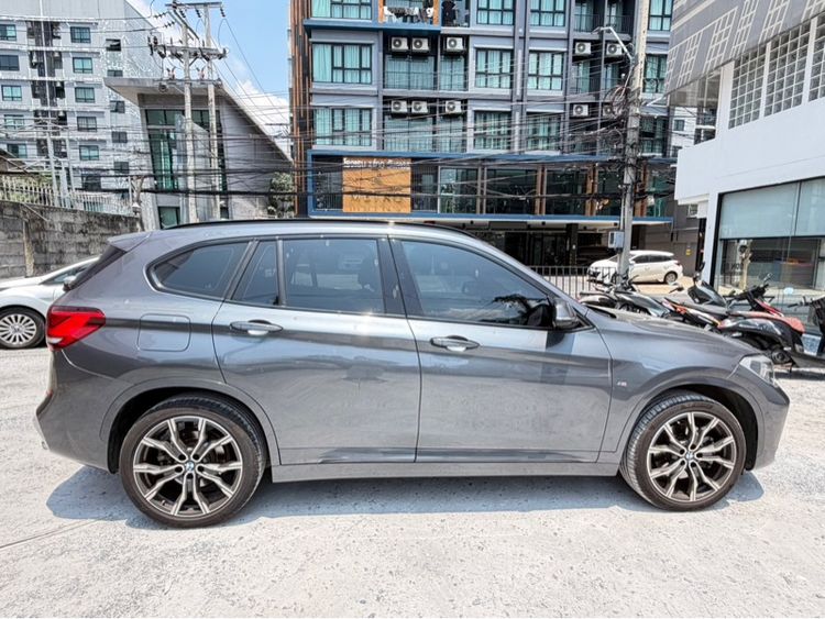 BMW X1 2023 2.0 sDrive18d M Sport Sedan ดีเซล ไม่ติดแก๊ส เกียร์อัตโนมัติ เทา รูปที่ 4