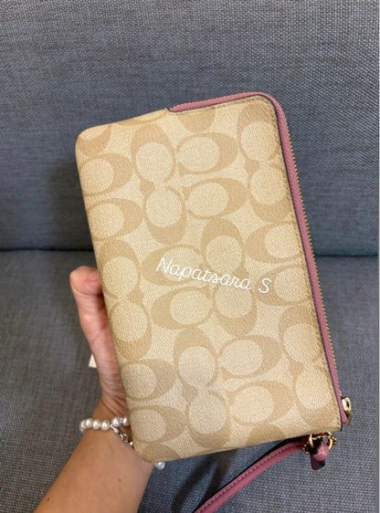 Coach Large Zip Wristlet Size L สภาพสวย ของแท้แน่นอน จาก Shop Central Village รูปที่ 3