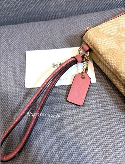 Coach Large Zip Wristlet Size L สภาพสวย ของแท้แน่นอน จาก Shop Central Village รูปที่ 7