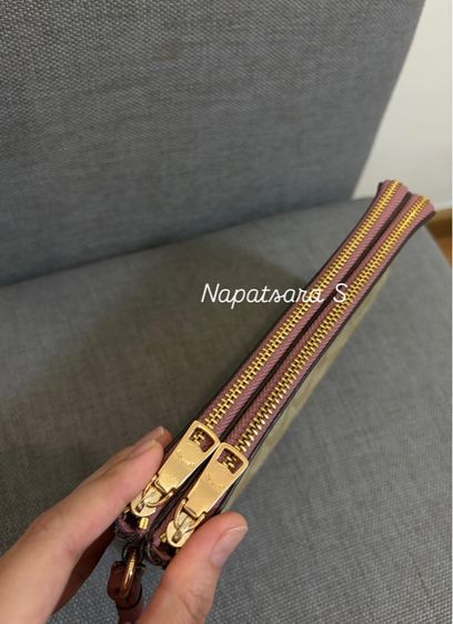 Coach Large Zip Wristlet Size L สภาพสวย ของแท้แน่นอน จาก Shop Central Village รูปที่ 8