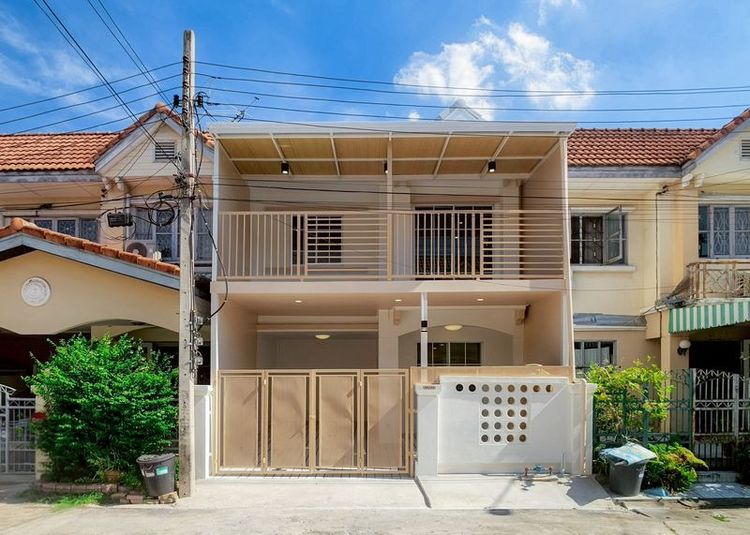 ขายทาวน์เฮ้าส์ หมู่บ้านบุศรินทร์ บ้านกล้วย ไทรน้อย 4 ห้องนอน ต้นโครงการ ฟรีโอน