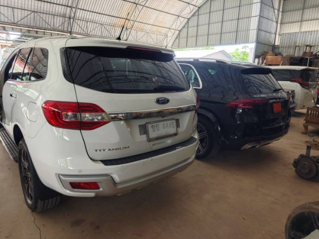Ford Everest 2016 3.2 Titanium 4WD Sedan ดีเซล เกียร์อัตโนมัติ ขาว รูปที่ 3