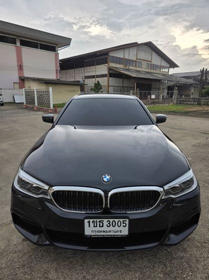 รถ BMW Series 5 520d สี ดำ