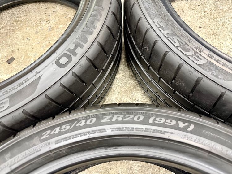 ยางถอดป้ายแดงขอบ 20” ยี่ห้อ KUMHO รุ่น ECSTA SPORT ขนาด 245-40R20 ปี 25 MADE IN KOREA ตุ่มหน้ายางยังอยู่ครบ รูปที่ 3