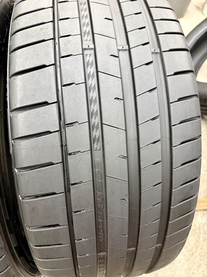 ยางถอดป้ายแดงขอบ 20” ยี่ห้อ KUMHO รุ่น ECSTA SPORT ขนาด 245-40R20 ปี 25 MADE IN KOREA ตุ่มหน้ายางยังอยู่ครบ รูปที่ 9