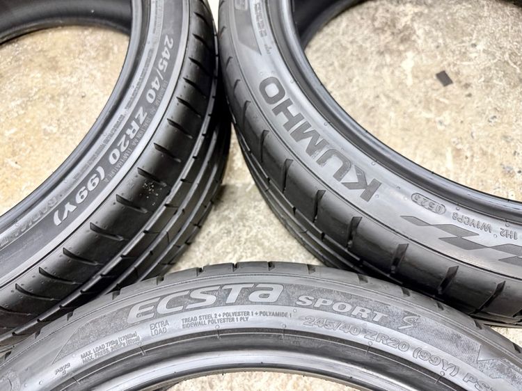 ยางถอดป้ายแดงขอบ 20” ยี่ห้อ KUMHO รุ่น ECSTA SPORT ขนาด 245-40R20 ปี 25 MADE IN KOREA ตุ่มหน้ายางยังอยู่ครบ รูปที่ 2